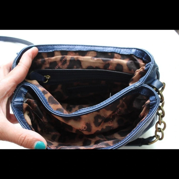 B. Makowsky cross body bat - Picture 9 of 11